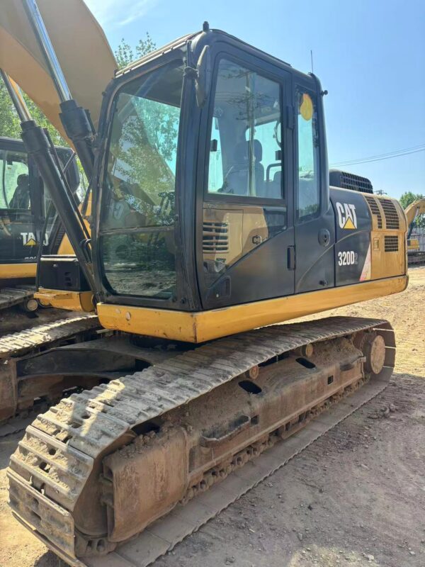 CAT320D2