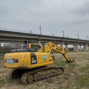KOMATSU PC200-8