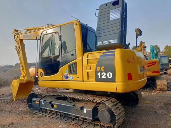 Komatsu PC120
