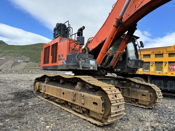HitachiZX890