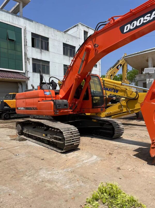 Doosan DX225