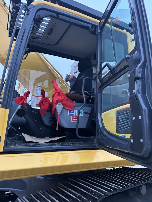 Komatsu PC300-8 - 图片 5